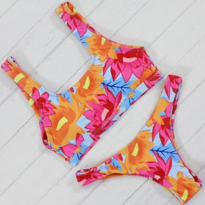 Sexy Fashion Vest Type Colorful Print Two Piece..